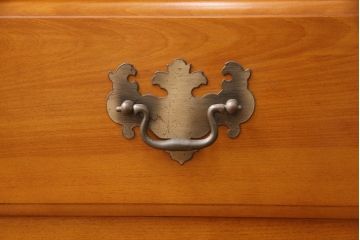 中古　美品　横浜クラシック家具　ダニエル(daniel)　温もりを感じる色合いとクラシカルな佇まいが魅力のブックケース(本箱、収納棚、キャビネット、飾り棚)(R-049087)