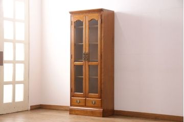 中古　美品　横浜クラシック家具　ダニエル(daniel)　温もりを感じる色合いとクラシカルな佇まいが魅力のブックケース(本箱、収納棚、キャビネット、飾り棚)(R-049087)