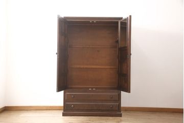 中古　北海道民芸家具　鏡付き　上品な佇まいが洗練された雰囲気を醸し出すワードローブ(洋服タンス、洋服箪笥)(R-049091)