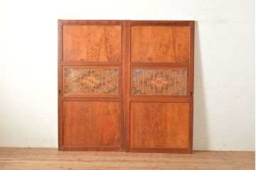 アンティーク建具　板部一枚板　芸術品のように美しい組子が目を惹く帯戸2枚セット(ガラス帯戸、組子帯戸、引き戸、建具)(R-049094)