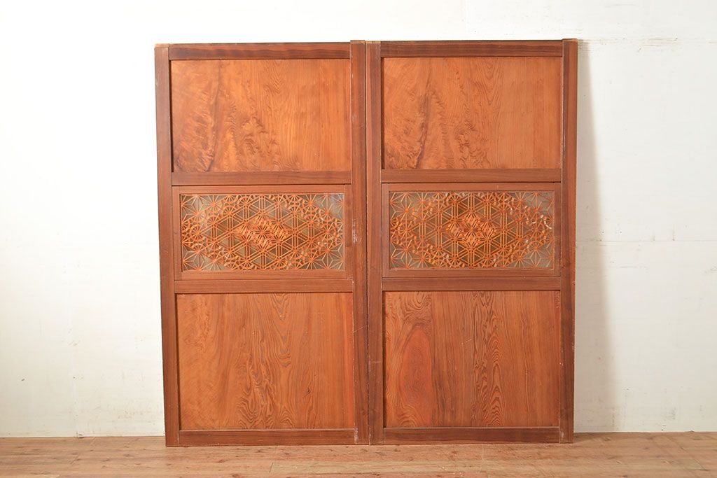 アンティーク建具　板部一枚板　芸術品のように美しい組子が目を惹く帯戸2枚セット(ガラス帯戸、組子帯戸、引き戸、建具)(R-049094)