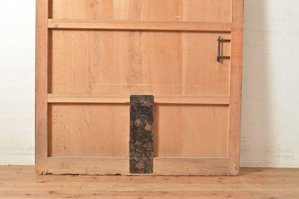 アンティーク建具　明治期　枠(欅材)　板(杉材)　漆塗りが上質な雰囲気を高める蔵戸1枚　(R-049095)
