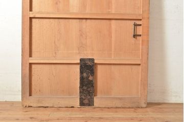 アンティーク建具　枠・ケヤキ材、板・スギ材　漆塗りが上質な雰囲気を高める蔵戸(引き戸、玄関戸)(R-049095)