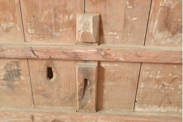 アンティーク建具　長い歳月を経て味わいを増した風合いが趣溢れる蔵戸(引き戸、玄関戸)(R-049096)