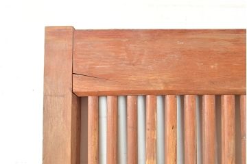 アンティーク建具　赤みがかった木色と縦桟のつくりが上品な雰囲気を高めるヒノキ材製蔵戸(引き戸、玄関戸)(R-049097)