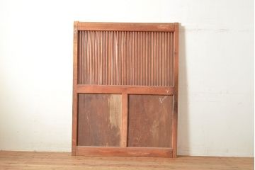 アンティーク建具　赤みがかった木色と縦桟のつくりが上品な雰囲気を高めるヒノキ材製蔵戸(引き戸、玄関戸)(R-049097)