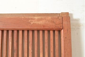 アンティーク建具　赤みがかった木色と縦桟のつくりが上品な雰囲気を高めるヒノキ材製蔵戸(引き戸、玄関戸)(R-049097)