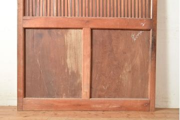 アンティーク建具　赤みがかった木色と縦桟のつくりが上品な雰囲気を高めるヒノキ材製蔵戸(引き戸、玄関戸)(R-049097)