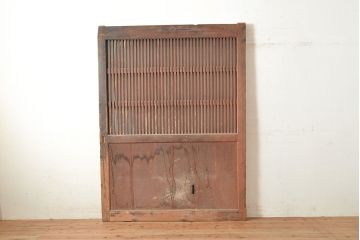 アンティーク建具　栗材・松材　整然と並ぶ縦桟が和モダンな印象の蔵戸(引き戸、玄関戸)(R-049102)