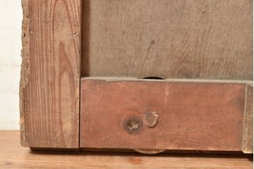 アンティーク建具　栗材・松材　整然と並ぶ縦桟が和モダンな印象の蔵戸(引き戸、玄関戸)(R-049102)
