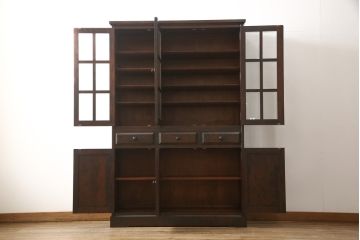 中古　北海道民芸家具　HM165K　高級感漂う上品な佇まいの食器棚(カップボード、キャビネット、サイドボード、サイドキャビネット)(定価約43万円)(R-049104)