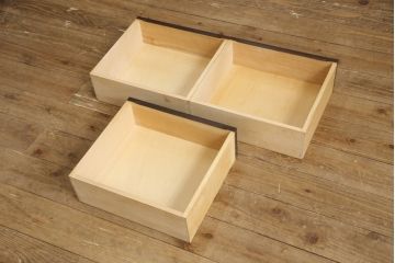 中古　北海道民芸家具　HM165K　高級感漂う上品な佇まいの食器棚(カップボード、キャビネット、サイドボード、サイドキャビネット)(定価約43万円)(R-049104)