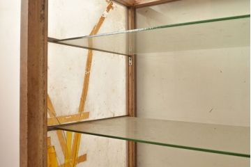 和製アンティーク　引き出し付き　ナラ材製のレトロなガラスケース(ショーケース、陳列棚、店舗什器)(R-049106)