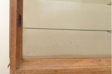 和製アンティーク　引き出し付き　ナラ材製のレトロなガラスケース(ショーケース、陳列棚、店舗什器)(R-049106)