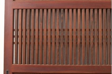 アンティーク建具　明治大正期　赤みがかった色合いと経年による味わいが魅力の格子帯戸1枚(引き戸、建具)(R-049111)