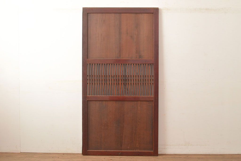 アンティーク建具　明治大正期　赤みがかった色合いと経年による味わいが魅力の格子帯戸1枚(引き戸、建具)(R-049111)