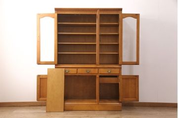 中古　横浜ダニエル(daniel)　A-203　優雅な佇まいが上品なチャイナキャビネット(食器棚、収納棚)(定価約84万円)(R-049112)