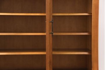 中古　横浜ダニエル(daniel)　A-203　優雅な佇まいが上品なチャイナキャビネット(食器棚、収納棚)(定価約84万円)(R-049112)