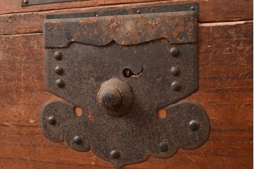 アンティーク家具　明治期　 観音開き戸　総桐材　隠し付き　十字金具が魅力的な重ね箪笥(観音箪笥、衣装箪笥、時代箪笥、桐箪笥、桐たんす)(R-049116)