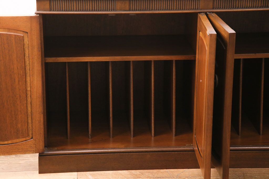 中古　DREXEL HERITAGE(ドレクセルヘリテイジ)　Triune(トライユン)　洗練された美しい佇まいが魅力的なリビングボード(クレデンザ、クリデンザ、サイドボード、キャビネット)(R-049126)