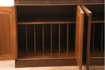 中古　DREXEL HERITAGE(ドレクセルヘリテイジ)　Triune(トライユン)　洗練された美しい佇まいが魅力的なリビングボード(クレデンザ、クリデンザ、サイドボード、キャビネット)(R-049126)