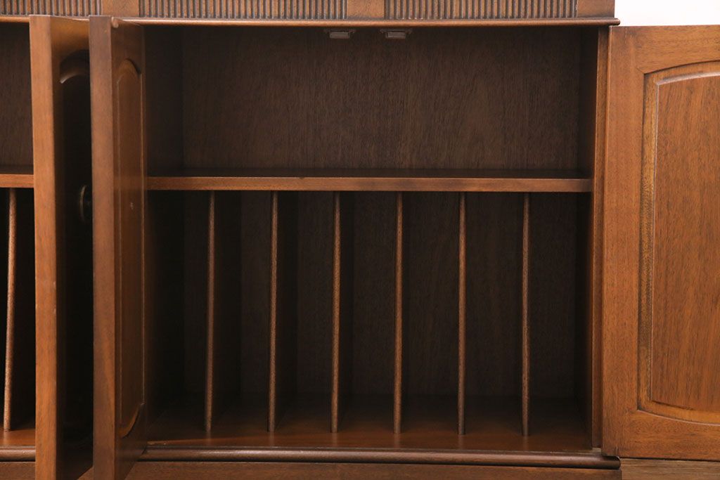 中古　DREXEL HERITAGE(ドレクセルヘリテイジ)　Triune(トライユン)　洗練された美しい佇まいが魅力的なリビングボード(クレデンザ、クリデンザ、サイドボード、キャビネット)(R-049126)