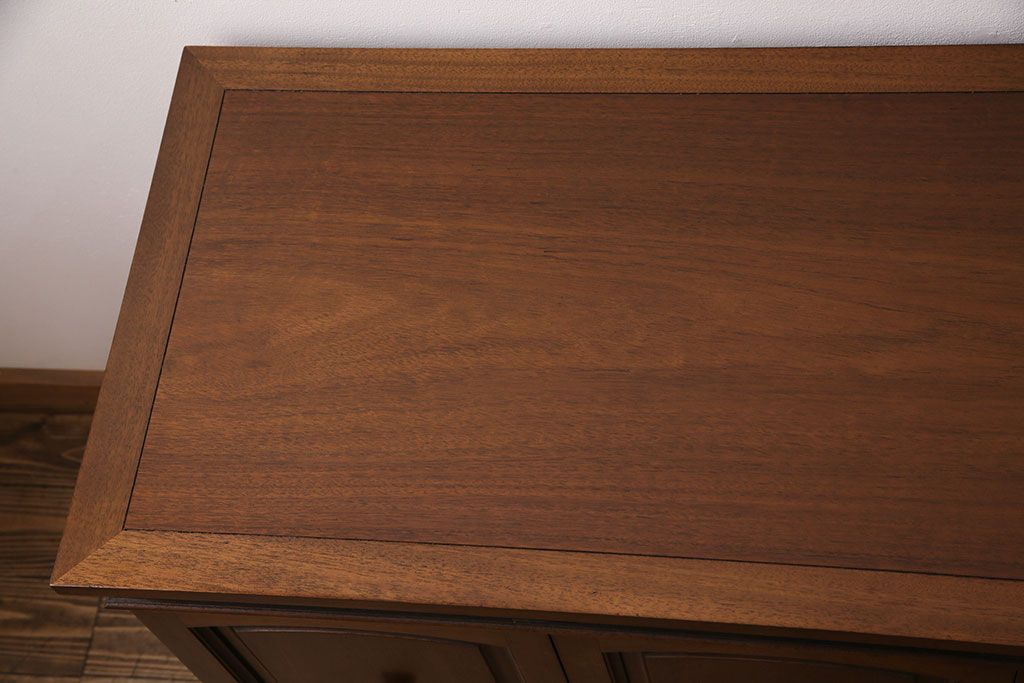 中古　DREXEL HERITAGE(ドレクセルヘリテイジ)　Triune(トライユン)　洗練された美しい佇まいが魅力的なリビングボード(クレデンザ、クリデンザ、サイドボード、キャビネット)(R-049126)