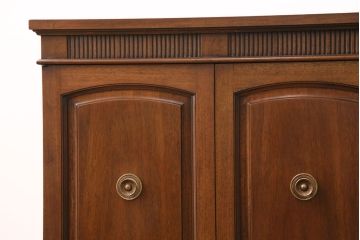 中古　DREXEL HERITAGE(ドレクセルヘリテイジ)　Triune(トライユン)　洗練された美しい佇まいが魅力的なリビングボード(クレデンザ、クリデンザ、サイドボード、キャビネット)(R-049126)