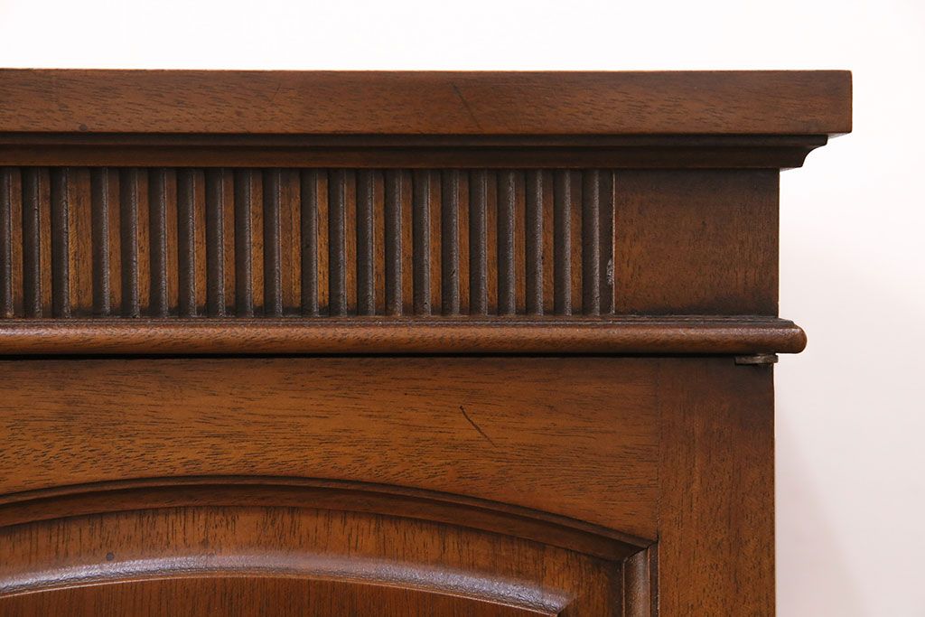 中古　DREXEL HERITAGE(ドレクセルヘリテイジ)　Triune(トライユン)　洗練された美しい佇まいが魅力的なリビングボード(クレデンザ、クリデンザ、サイドボード、キャビネット)(R-049126)