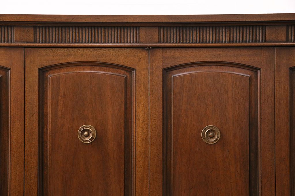 中古　DREXEL HERITAGE(ドレクセルヘリテイジ)　Triune(トライユン)　洗練された美しい佇まいが魅力的なリビングボード(クレデンザ、クリデンザ、サイドボード、キャビネット)(R-049126)