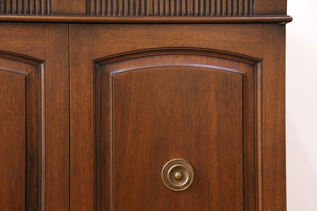 中古　DREXEL HERITAGE(ドレクセルヘリテイジ)　Triune(トライユン)　洗練された美しい佇まいが魅力的なリビングボード(クレデンザ、クリデンザ、サイドボード、キャビネット)(R-049126)