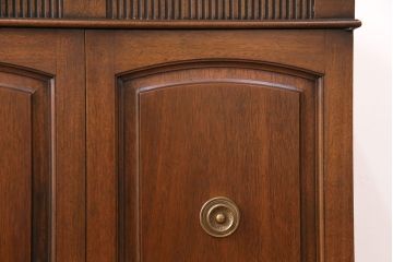 中古　DREXEL HERITAGE(ドレクセルヘリテイジ)　Triune(トライユン)　洗練された美しい佇まいが魅力的なリビングボード(クレデンザ、クリデンザ、サイドボード、キャビネット)(R-049126)