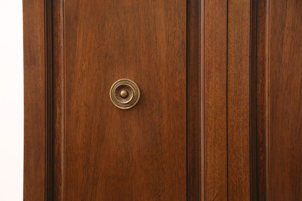 中古　DREXEL HERITAGE(ドレクセルヘリテイジ)　Triune(トライユン)　洗練された美しい佇まいが魅力的なリビングボード(クレデンザ、クリデンザ、サイドボード、キャビネット)(R-049126)