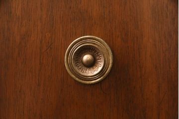 中古　DREXEL HERITAGE(ドレクセルヘリテイジ)　Triune(トライユン)　洗練された美しい佇まいが魅力的なリビングボード(クレデンザ、クリデンザ、サイドボード、キャビネット)(R-049126)