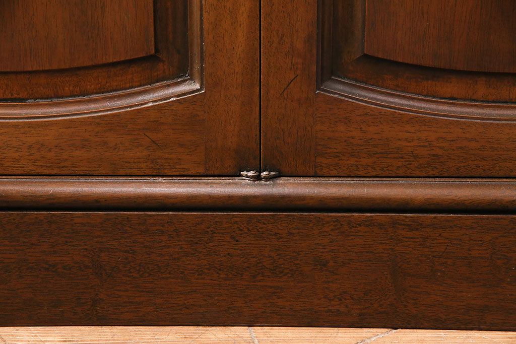 中古　DREXEL HERITAGE(ドレクセルヘリテイジ)　Triune(トライユン)　洗練された美しい佇まいが魅力的なリビングボード(クレデンザ、クリデンザ、サイドボード、キャビネット)(R-049126)