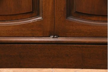 中古　DREXEL HERITAGE(ドレクセルヘリテイジ)　Triune(トライユン)　洗練された美しい佇まいが魅力的なリビングボード(クレデンザ、クリデンザ、サイドボード、キャビネット)(R-049126)