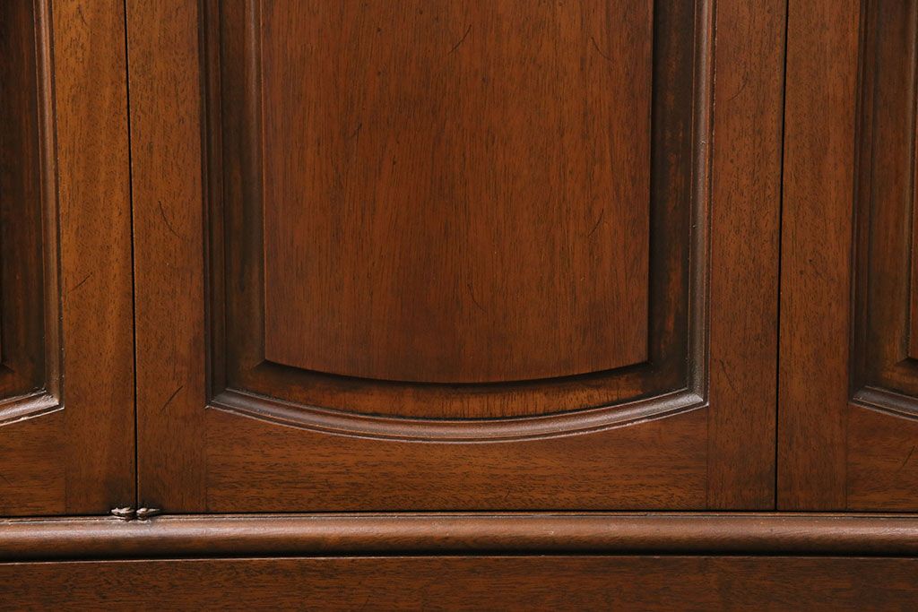 中古　DREXEL HERITAGE(ドレクセルヘリテイジ)　Triune(トライユン)　洗練された美しい佇まいが魅力的なリビングボード(クレデンザ、クリデンザ、サイドボード、キャビネット)(R-049126)