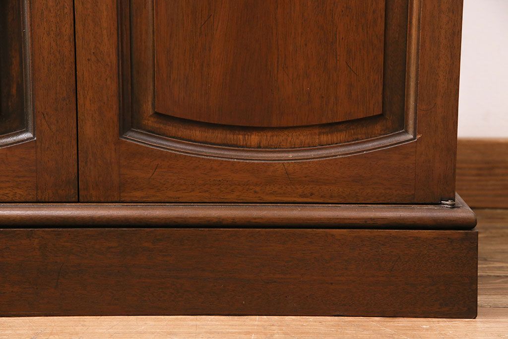 中古　DREXEL HERITAGE(ドレクセルヘリテイジ)　Triune(トライユン)　洗練された美しい佇まいが魅力的なリビングボード(クレデンザ、クリデンザ、サイドボード、キャビネット)(R-049126)