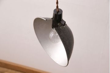 アンティーク照明　シェードがお洒落!メンズライクの空間づくりにおすすめの吊り下げ照明(ペンダントライト、天井照明、シェード)(R-049129)