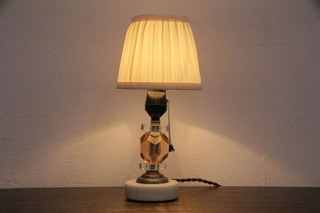 ビンテージ照明　空間を優雅に演出してくれるスタンドライト(デスクスタンド、卓上照明)(R-049131)