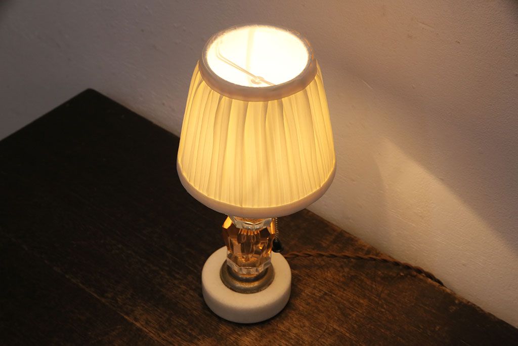 ビンテージ照明　空間を優雅に演出してくれるスタンドライト(デスクスタンド、卓上照明)(R-049131)