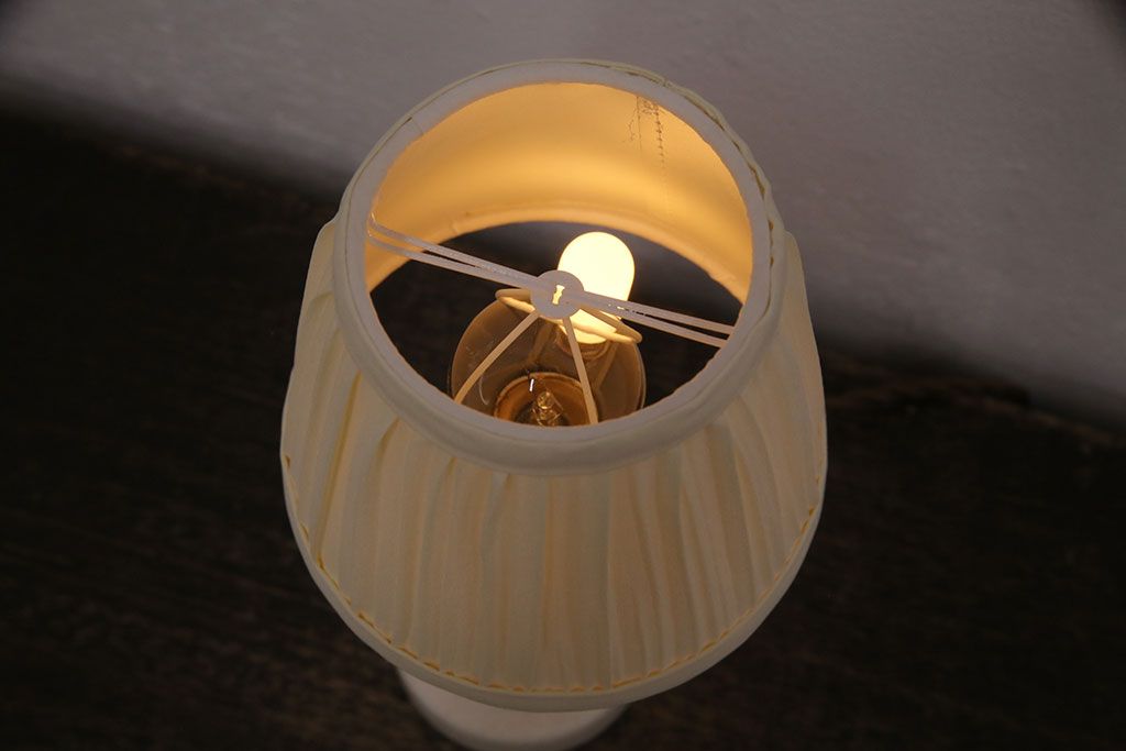 ビンテージ照明　空間を優雅に演出してくれるスタンドライト(デスクスタンド、卓上照明)(R-049131)