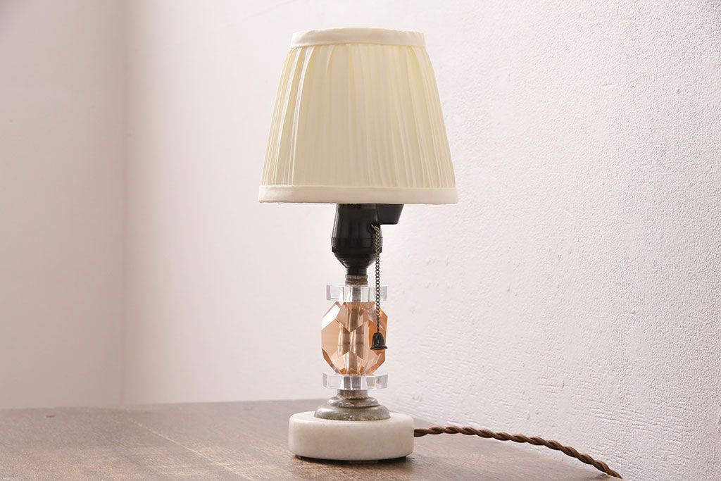 ビンテージ照明　空間を優雅に演出してくれるスタンドライト(デスクスタンド、卓上照明)(R-049131)