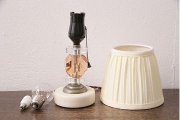 ビンテージ照明　空間を優雅に演出してくれるスタンドライト(デスクスタンド、卓上照明)(R-049131)