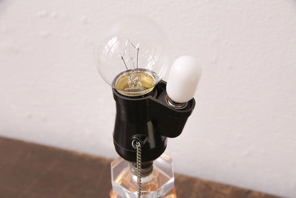 ビンテージ照明　空間を優雅に演出してくれるスタンドライト(デスクスタンド、卓上照明)(R-049131)