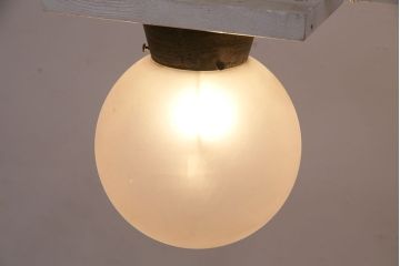 アンティーク照明　オパールガラス　シャビーな風合いのブラケットがお洒落な雰囲気を高める天井照明(シーリングライト)(R-049132)