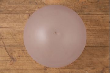 アンティーク照明　オパールガラス　シャビーな風合いのブラケットがお洒落な雰囲気を高める天井照明(シーリングライト)(R-049132)