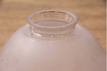 アンティーク照明　オパールガラス　シャビーな風合いのブラケットがお洒落な雰囲気を高める天井照明(シーリングライト)(R-049132)