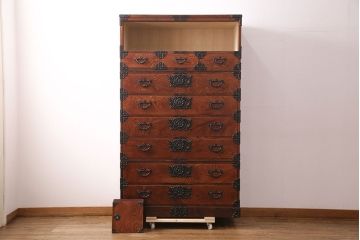中古　伝統民芸　岩谷堂箪笥　力強い杢目と黒々とした金具が魅力の整理箪笥(チェスト、衣装タンス、引き出し)(R-049135)(菊幸)