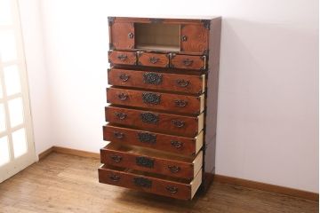 中古　伝統民芸　岩谷堂箪笥　力強い杢目と黒々とした金具が魅力の整理箪笥(チェスト、衣装タンス、引き出し)(R-049135)(菊幸)